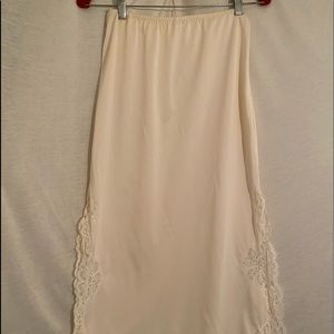 Avian Vintage Ladies LongHalf Slip SizeS 19”Splits